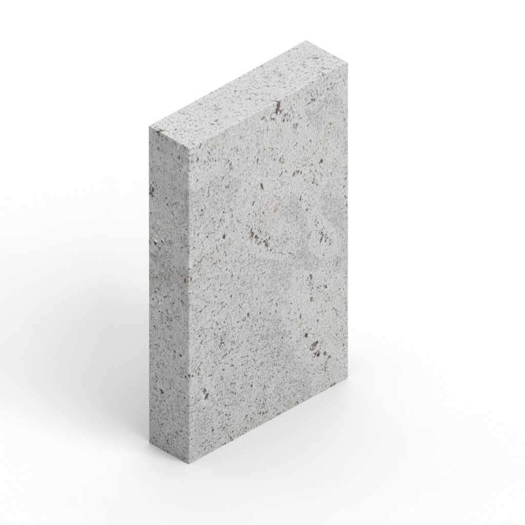 Granit Grabstein weiß – Kashmir White – Naturstein mit heller, weiß-grauer Grundfarbe und rötlichen Einschlüssen