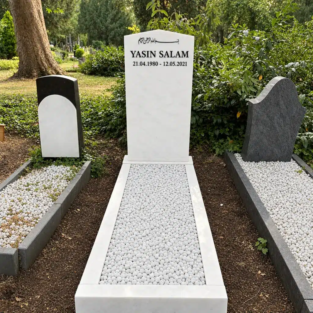 Einzelgrabstein Modell Horizon aus Crystal White Granit auf dem Friedhof
