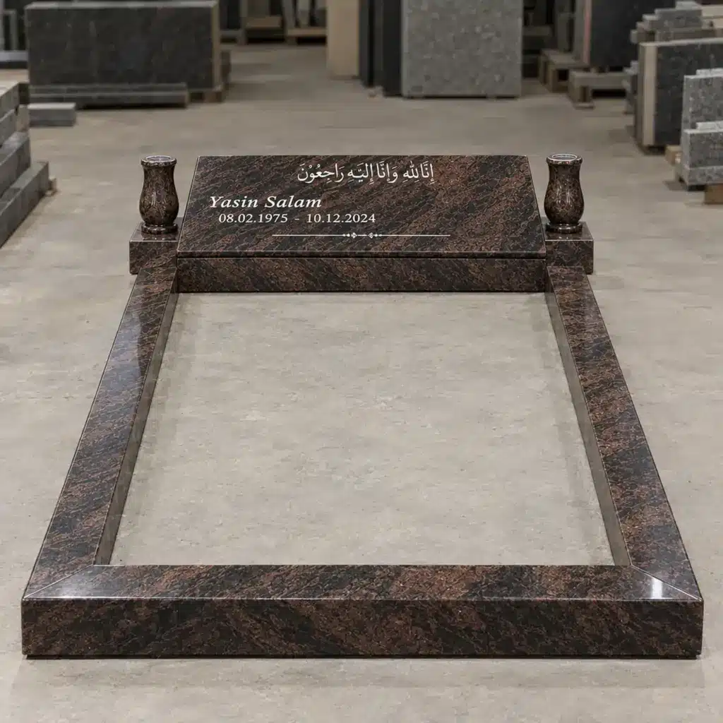 Doppelgrabstein Modell Tabula Duo aus India Aurora Granit in der Werkstatt
