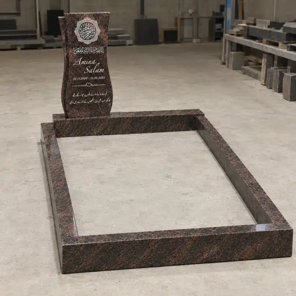 Doppelgrabstein Modell Flora aus India Aurora Granit in der Werkstatt