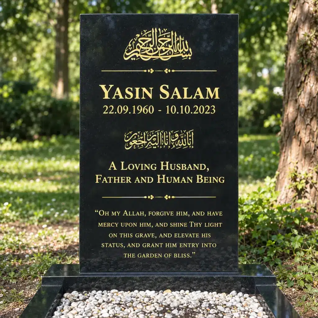 Einzelgrabstein Modell Kubus aus Indian Black Granit auf dem Friedhof