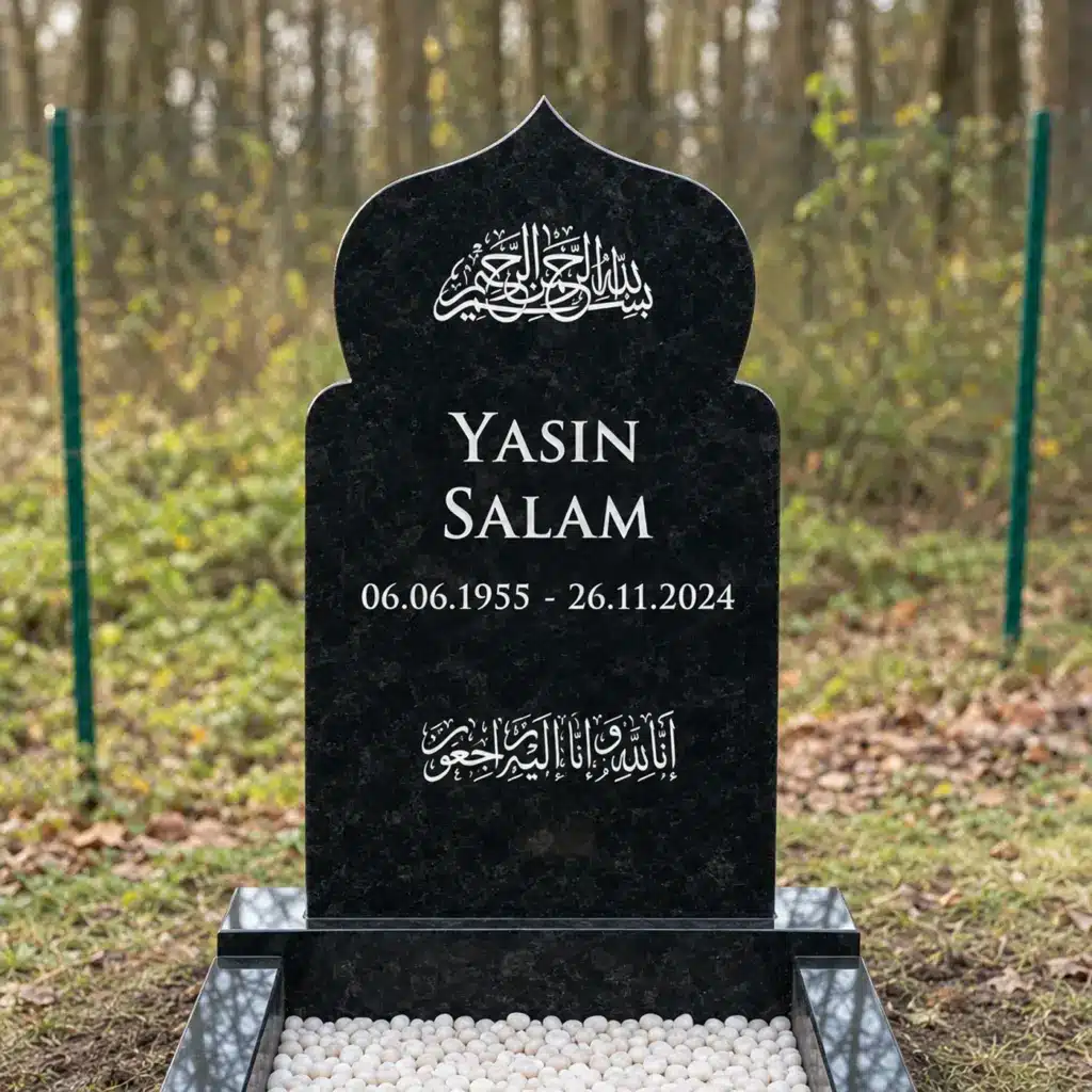 Einzelgrabstein Modell Minaar aus Indian Black Granit auf dem Friedhof