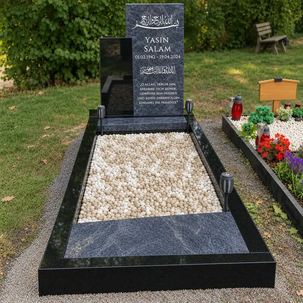 Einzelgrabstein Modell Gradus aus Indian Black Granit auf dem Friedhof