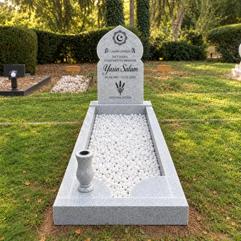 Einzelgrabstein Modell Noor aus MP White Granit auf dem Friedhof