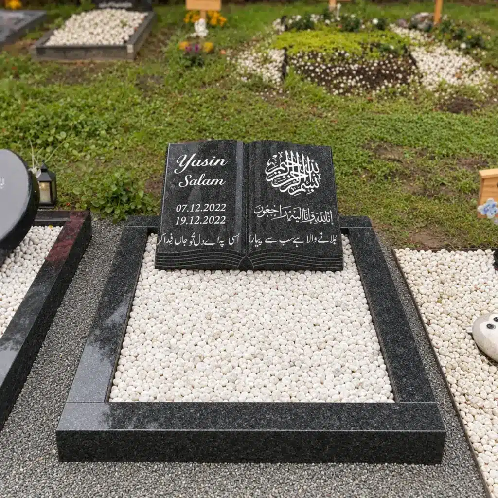 Kindergrabstein Modell Kitab aus Nero Impala Granit auf dem Friedhof