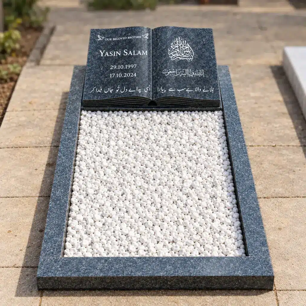 Einzelgrabstein Modell Kitab aus Nero Impala Granit auf dem Friedhof