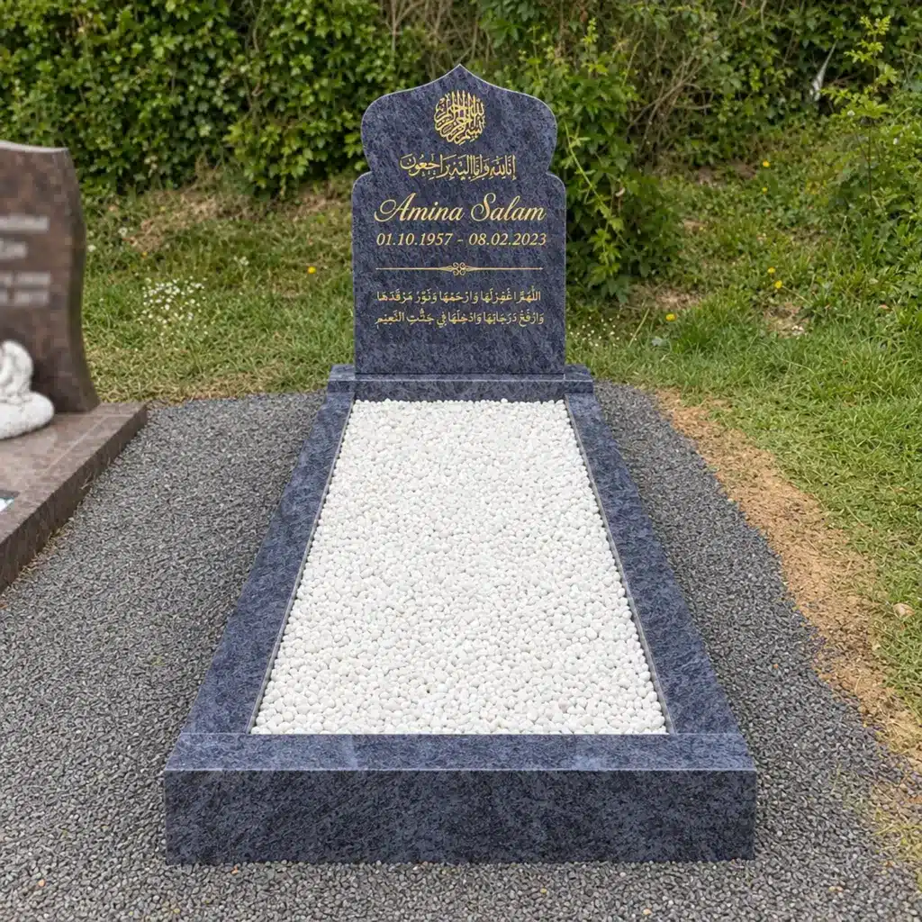 Einzelgrabstein Modell Minaar aus Orion Blue Granit auf dem Friedhof