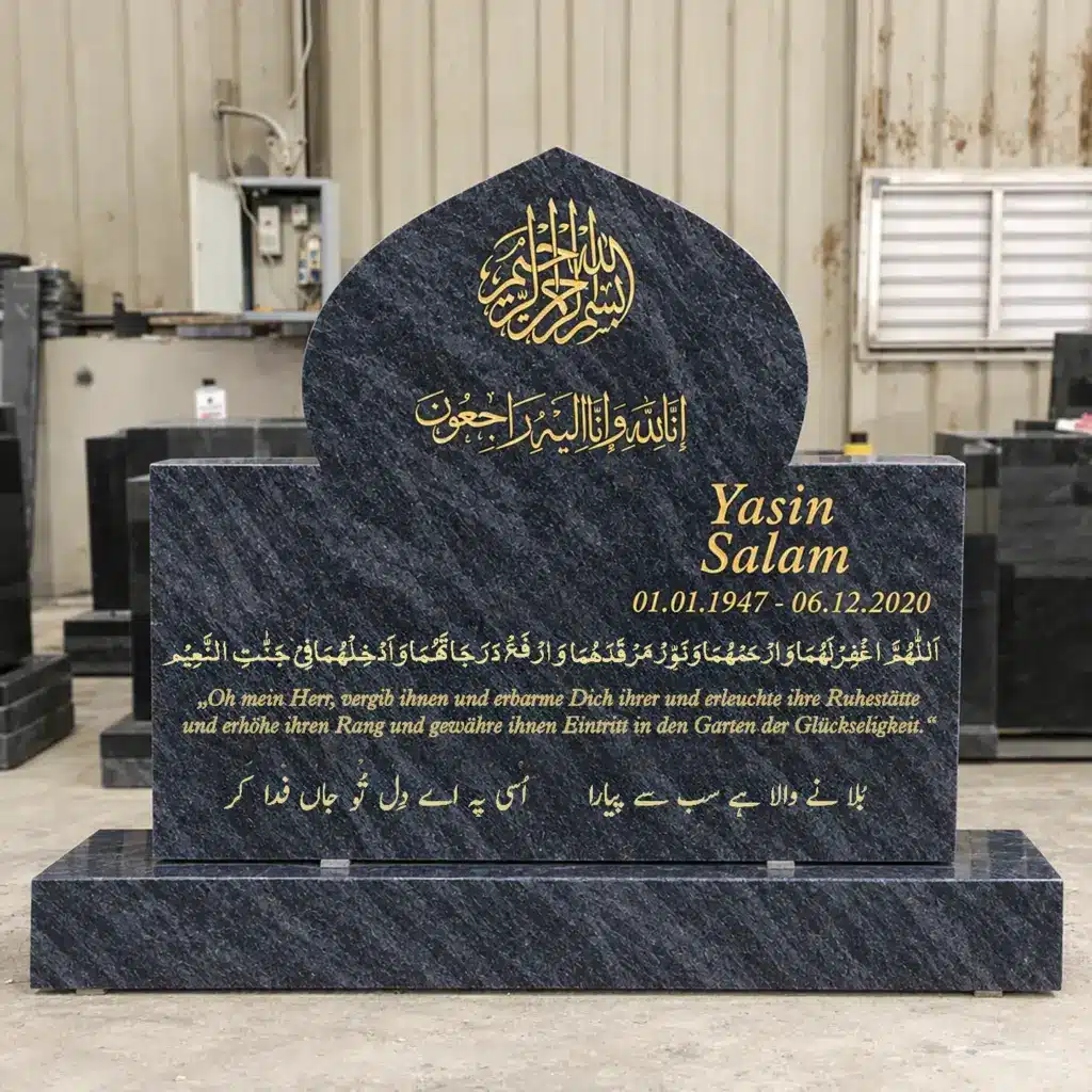 Doppelgrabstein Modell Masjid aus Orion Blue in der Werkstatt