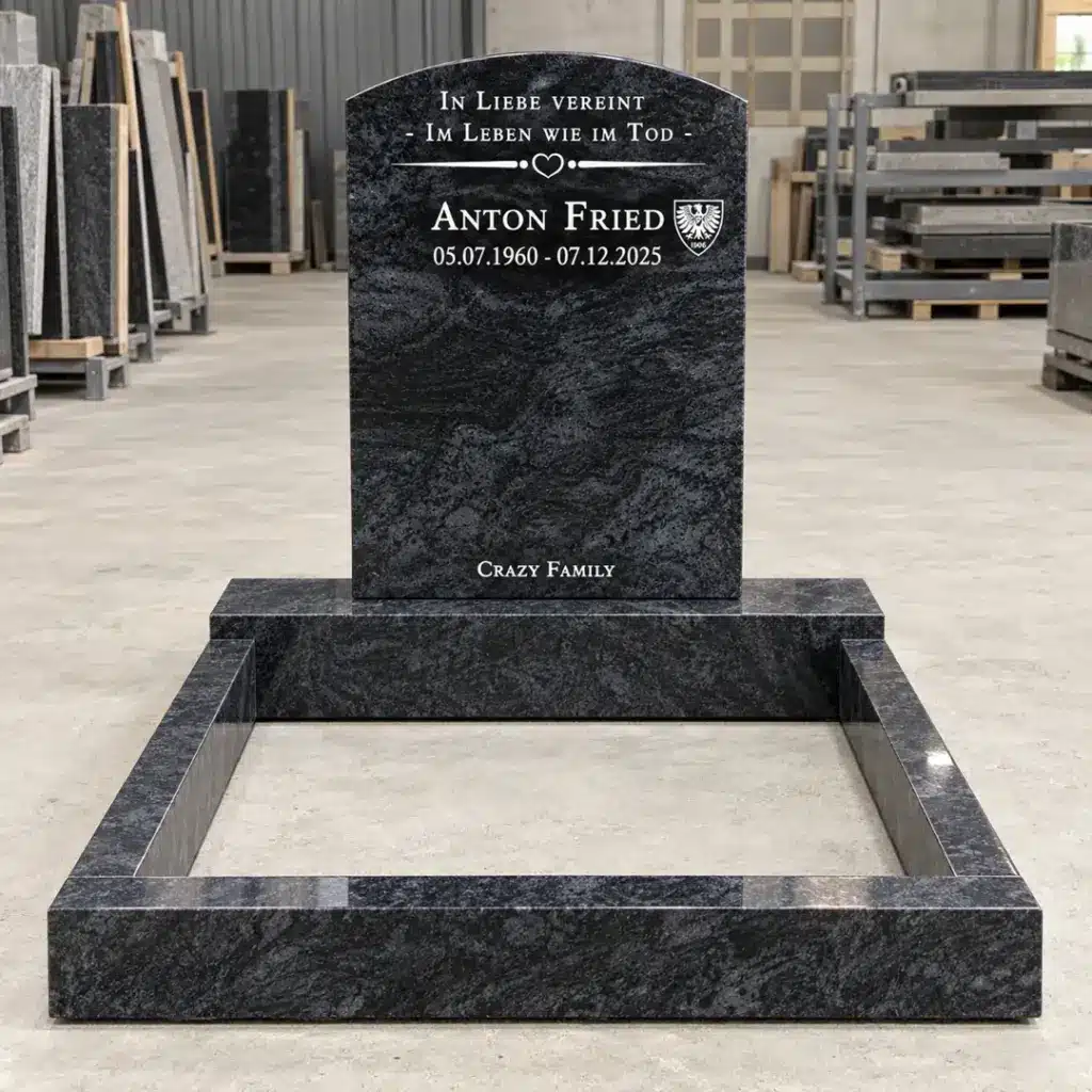 Urnengrabstein Modell Vela aus Orion Blue Granit in der Werkstatt