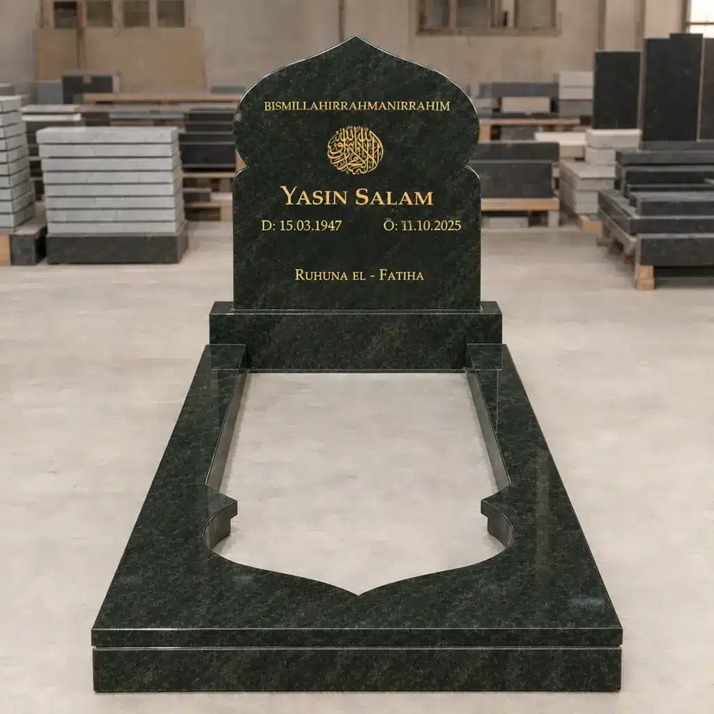 Einzelgrabstein Modell Zahra aus Tropical Green Granit in der Werkstatt